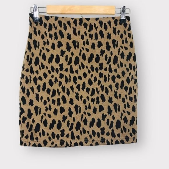 SHOWPO Animal Leopard Print Knit Mini Skirt Size 2 - Picture 1 of 10